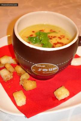 Суп из кабачков с гренками