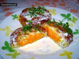 Зразы из кабачков с морковью и сметаной