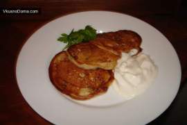 Оладушки с ветчиной и зеленым луком