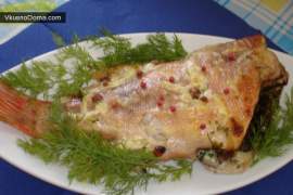 Запеченый окунь с изюмом