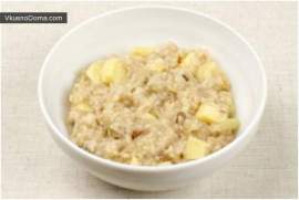 Овсяная каша с яблоками и корицей