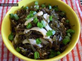 Морская капуста с кальмаром и копченными мидиями