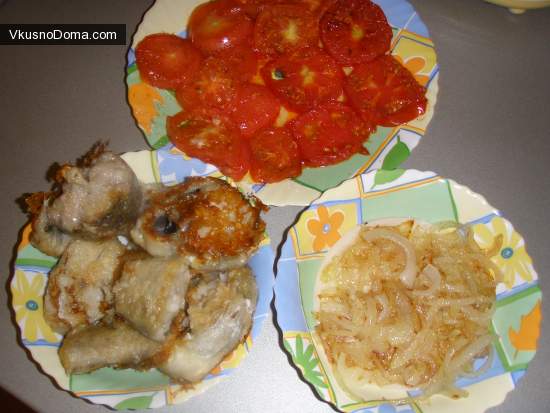 минтай под помидорами