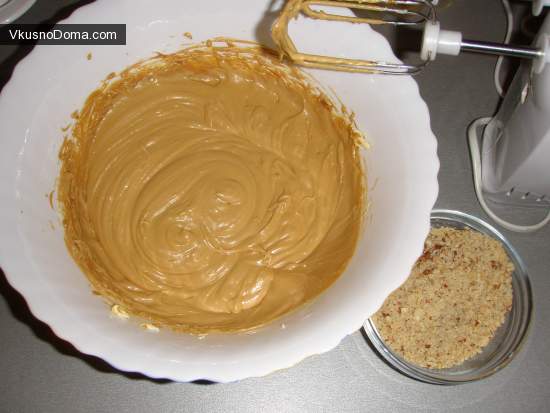 воздушный торт со сгущенкой и орехами