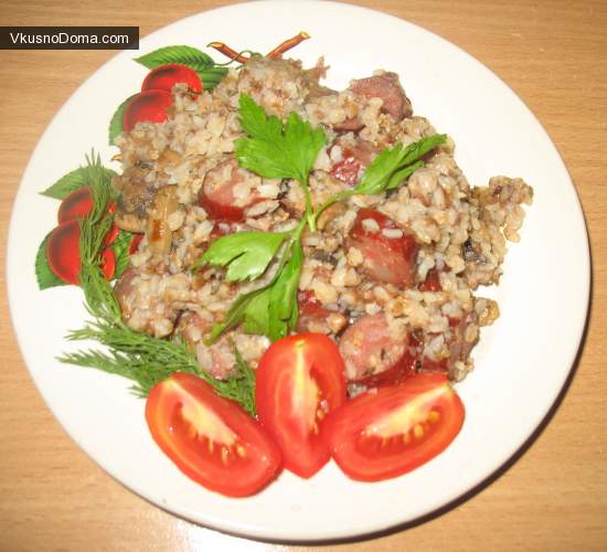 фото гречневая каша с сосисками и грибами