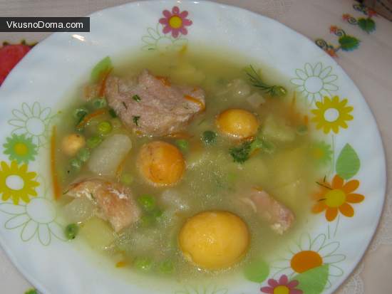 блюдо суп с желтками