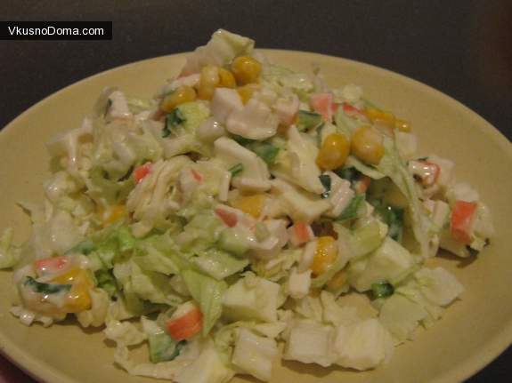 Салат с крабовыми палочками и пекинской капустой
