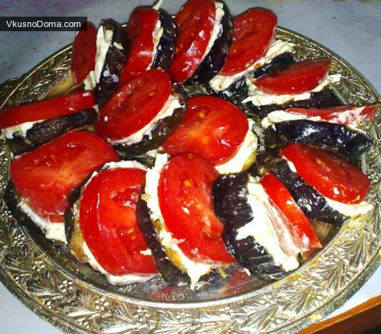 вкусные баклажаны с помидорами и плавленным сырком