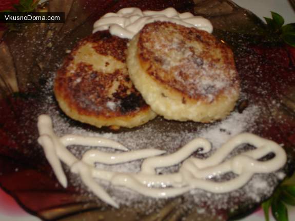 Манные сырники с изюмом