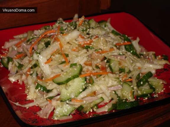 Салат капустный с кунжутом